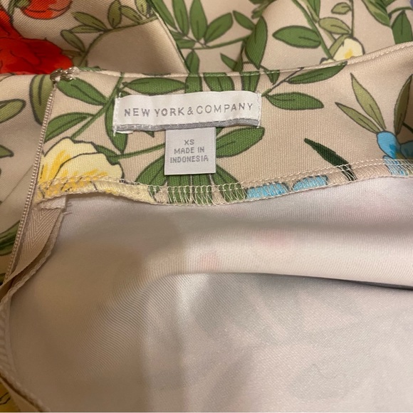 New York and Company Floral Dress with 3/4 Flutter Sleeve - Picture 7 of 8